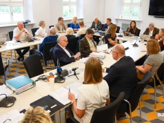 Rozpadający się budynek przy ul. Hożej. Mieszkańcy: nie stać nas na remont