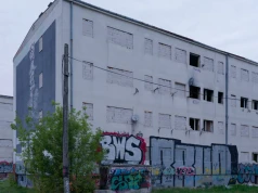 Najgorsze osiedle Warszawy znika z mapy. Teren już ogrodzony, rusza rozbiórka