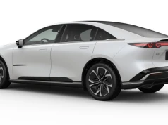 Mazda 6e ulepszona w roczniku (2027). Kto już kupił wersję Long Range, wybrał fatalnie. CENA od 202 500 złotych