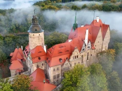 Ten zamek to numer 1 w Polsce na jesień. Nazywają go polskim Hogwartem