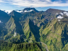 ✨Tam, gdzie góry spotykają Ocean Indyjski 🌊⛰️ Loty na Reunion z dwóch miast od 2750 PLN 😍