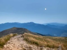 Przeszedł 1300 km górskich szlaków, spał w namiocie. Akcję prowadził, aby rozpropagować zbiórkę na rehabilitację chorej dziewczynki