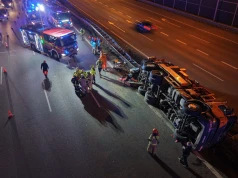 Zderzenie ciężarówki z BMW na A2. Są duże utrudnienia w ruchu