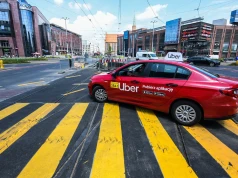 Kierowcy z Polski pozywają Ubera. Twierdzą, że algorytm obniżał ich wynagrodzenia. "Bezwzględny"