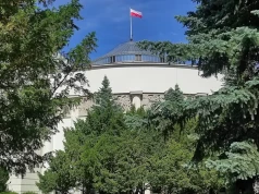 Gorący dzień w sejmowych komisjach. Finanse NFZ i nowe zasady reklamy aptek