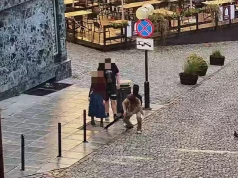 Najpierw zniszczył słupek, potem dał koncert na starówce. Muzykalnego wandala zdradziła gitara