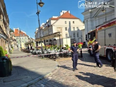 Akcja służb na Starym Mieście. Ewakuowano budynek, zamknięto ulicę