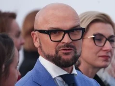 Brzoska ponownie uderza w Metę. Pokazał klipy z Nawrockim i Bosakiem