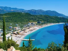 Piaszczysta plaża 100 metrów od hotelu. To last minute na wrzesień to hit