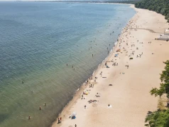 Dramatyczne odkrycie nad Bałtykiem. Na plaży w namiocie leżało ciało