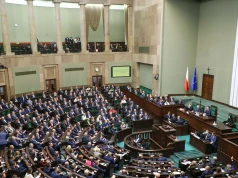 Ważna decyzja Sejmu ws. wieku emerytalnego. Chodzi o 62 lata dla wszystkich