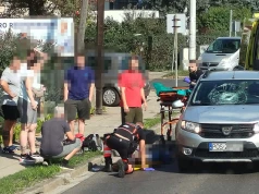 Dramat na ostrowskiej ulicy! 24-letnia rowerzystka walczy o życie. Uderzyła głową w szybę samochodu