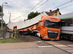 Groźny wypadek w Gdańsku. Pociąg zderzył się z ciężarówką