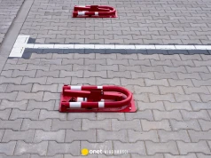 Deweloper sprzedał drogę i teren pod śmietniki. Prywatna firma domaga się opłat