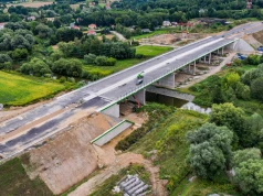 Spektakularna trasa złapała opóźnienie. Po otwarciu auta pojadą 80 metrów nad ziemią