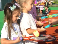 Tenis łączy pokolenia w Trzebownisku. Ruszyły bezpłatne zajęcia