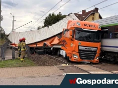 Pociąg Intercity kontra TIR na torach