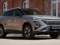 Omoda 5 (1.6 T-GDI) vs Mazda CX-30 (e-Skyactiv X) – chiński luksus w standardzie vs japońska inżynieria. Porównanie wyposażenia Premium vs Homura