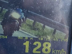 Motocyklista pędził 128 km/h w centrum Legnicy. Stracił prawo jazdy
