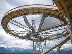 Krynica-Zdrój, Muzeum Witrażu w Krakowie i SkyWalk Serce Poronina. Mają szansę zostać Cudem Polski 2026 National Geographic