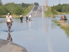 Dawne jezioro odzyskuje teren. Jedna z popularnych tras już jest pod wodą