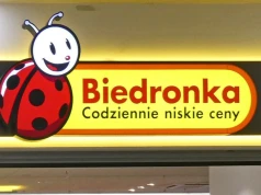 Nowe promocje w Biedronce zaskoczyły klientów. Od rana kolejki aż się zawijają, akcje 1+1 i przeceny 50%. Polacy robią zapasy