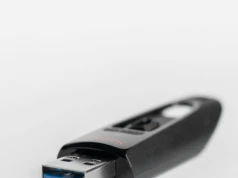 Wkładasz pendrive powoli? Może przez to działać nawet znacznie wolniej!