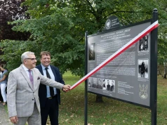 Rotmistrz Pilecki upamiętniony w Katowicach. Tablica edukacyjna odsłonięta przez IPN i XV Liceum Ogólnokształcące w Katowicach