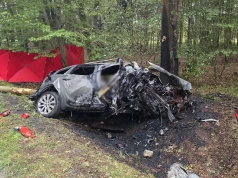 Tragiczny wypadek w Bojszowie. Samochód spłonął całkowicie