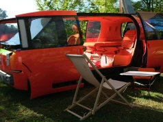 Citroen ELO ma rozmiary C3. Ale może być sypialnią i salą kinową