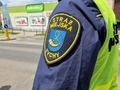 Bezdomni opanowali opuszczony budynek w Tychach. Interweniowała radna, straż miejska kilka lat zajmuje się tematem