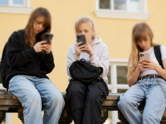 MEN opublikowało przewodniki po nowych przepisach regulujących korzystanie z telefonów w szkołach i przedszkolach