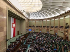 Błaszczak i Czarnek nie wytrzymali w Sejmie. „To jedź i broń”