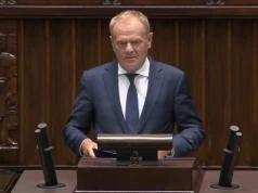 Tuskowi bardzo drżą ręce. Czy tak reaguje ciało, kiedy ktoś mija się z prawdą?