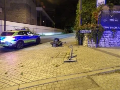 Nie chciało im się wracać pieszo, więc ukradli motocykl. Pijana trójka bez kasków skończyła na słupie w Jaworznie
