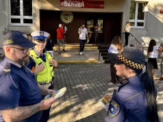 Policjanci przy szkołach w Mysłowicach. Trwa akcja „Bezpieczna droga do szkoły”