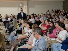 Trzy szkoły zagrożone, coraz mniej dzieci i milionowe koszty. Kleczew przed trudną decyzją