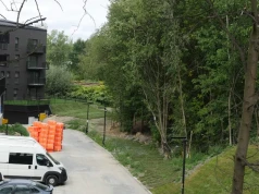 Miasto wystawi na sprzedaż zielony teren w Brynowie. Tuż obok deweloper kończy budowę mieszkań
