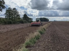 Chce rozwijać gospodarstwo, ale nie ma gdzie budować. „To gdzie chłop ma się rozwijać?”