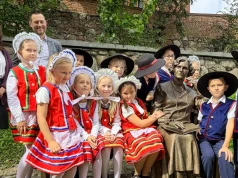 Maria Zientara-Malewska ma swoją ławeczkę w sercu Olsztyna. "Jej dziedzictwo jest aktualne"