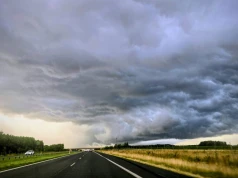 Silny wiatr, deszcz i burze na Lubelszczyźnie. W nocy porywy nawet do 85 km/h