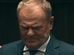 Tusk nagle przerwał swoje wystąpienie. Wskazał palcem na jedną osobę. „Co to jest?”