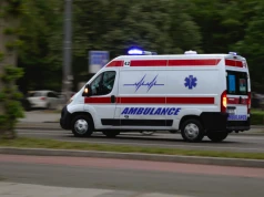 Ciągnik nagle ruszył podczas podłączania akumulatora. 60-latek zginął