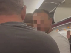 Agresywny pasażer samolotu obrażał Ukraińców. Policja ustaliła jego tożsamość