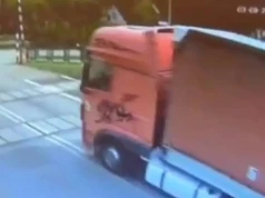 Groźne zdarzenie na przejeździe kolejowym w Gdańsku. Kierowca usłyszał zarzuty