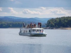 Jezioro Solińskie bez tłumów ma swoje uroki. To idealne miejsce do wypoczynku po wakacjach.