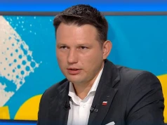 PiS przypomina kurę, która biega po podwórku z uciętą głową