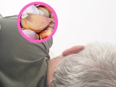 Czosnek pod poduszką na lepszy sen? Sprawdzili, co mówi nauka