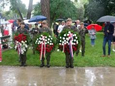 Czy uroczystości patriotyczne muszą być zawsze przegadane przez polityków? (felieton)