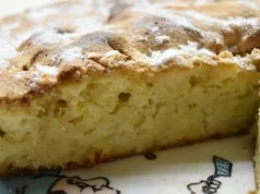 Najlepszy przepis na ciasto z serkiem wiejskim i jabłkami. Nawet szarlotka pójdzie w odstawkę